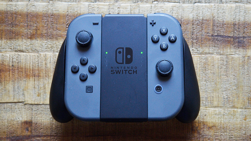 Illustration for article titled Nintendo Switch Review: Plays Zelda Great, Doesn't Do Much Else